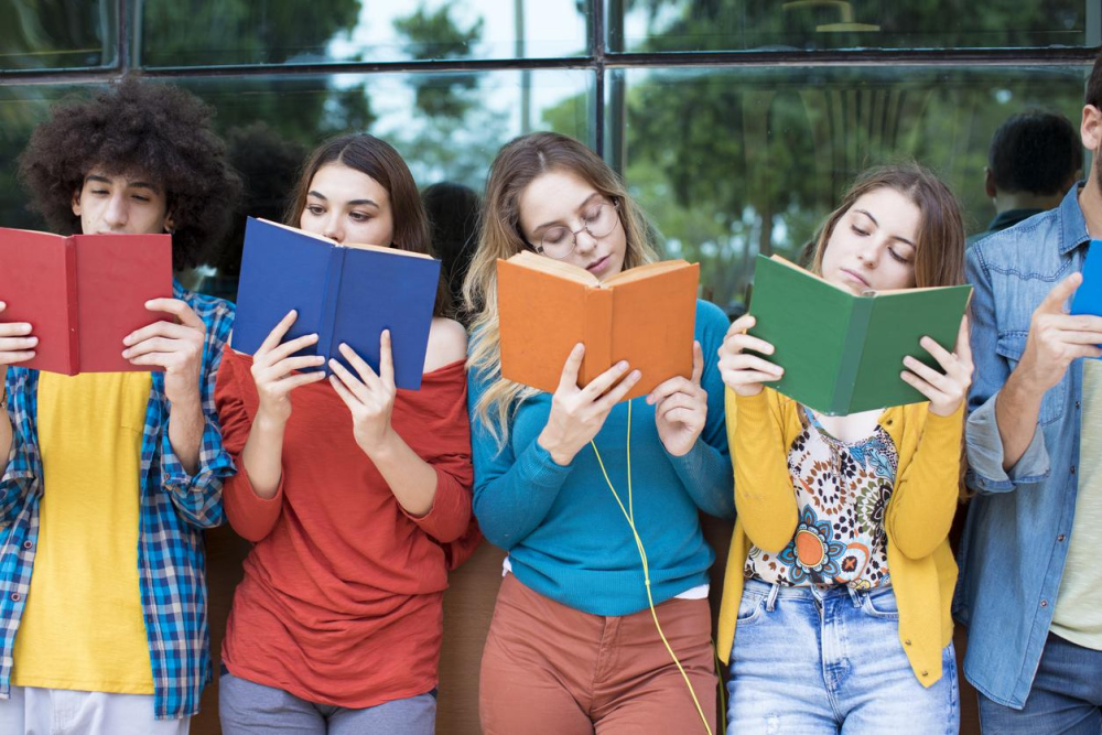 Що почитати підліткам: 30 цікавих книг для хлопців та дівчат 14-16 років