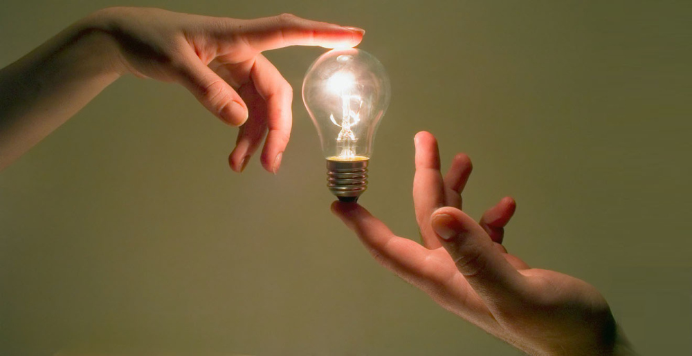 Що таке енергія спокою та за якою формулою її можна обчислити