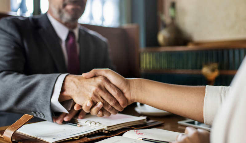 Як написати відгук або подяку адвокату, що допоміг у справі