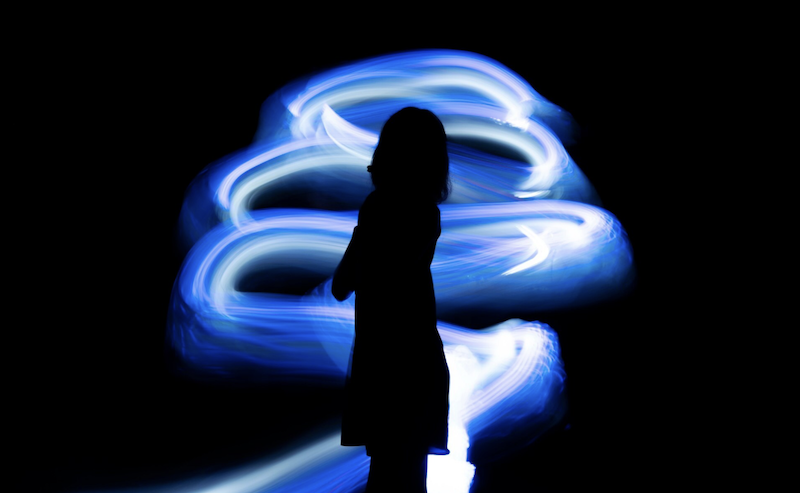 Що означає синя аура: значення кольору та його відтінків